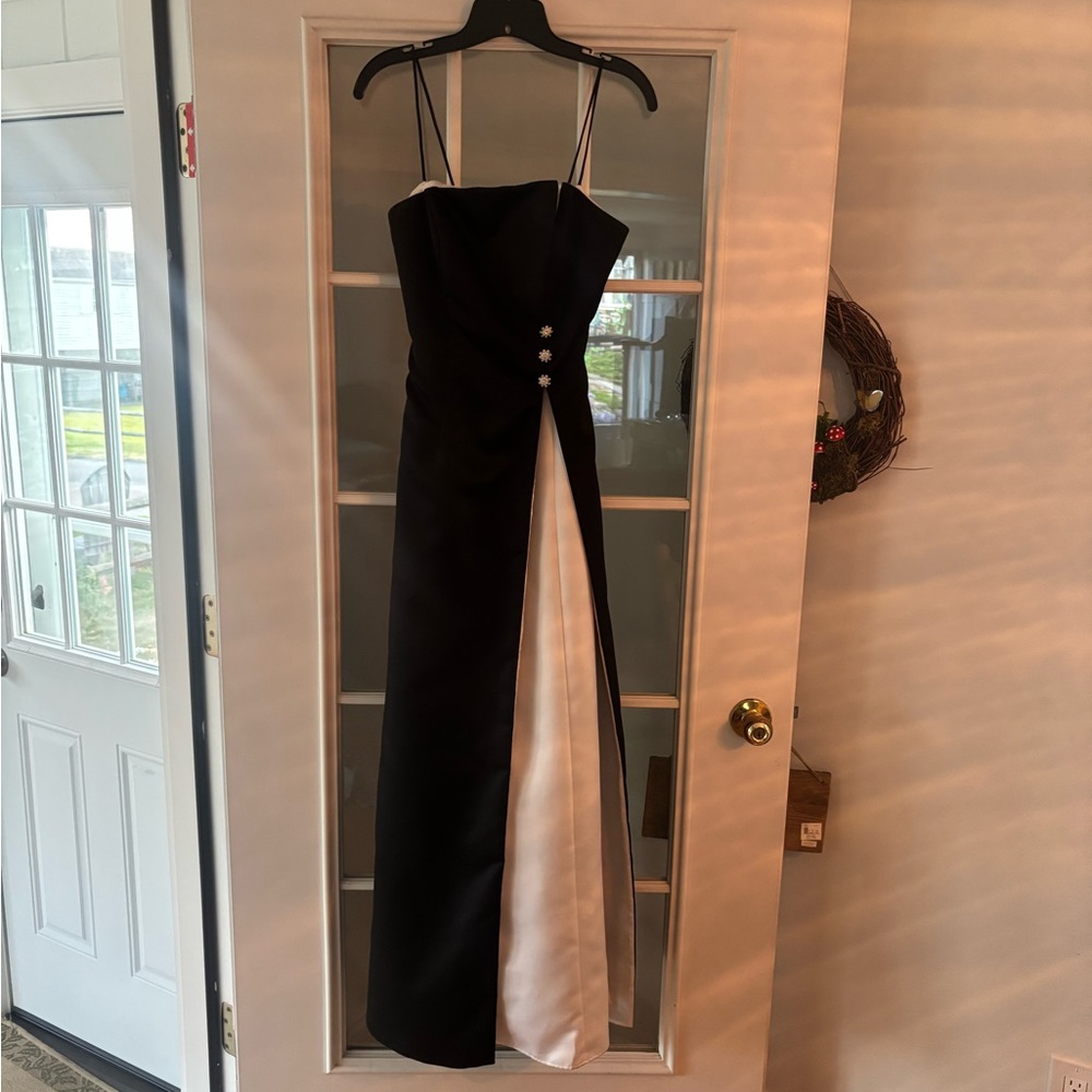 Vintage (2002) Elegant Black and White formal Dress
